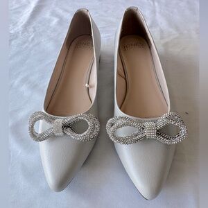 Jones New York Quennelle Taupe Cream Rhinestone Bow Pointed Flats Size 7.5